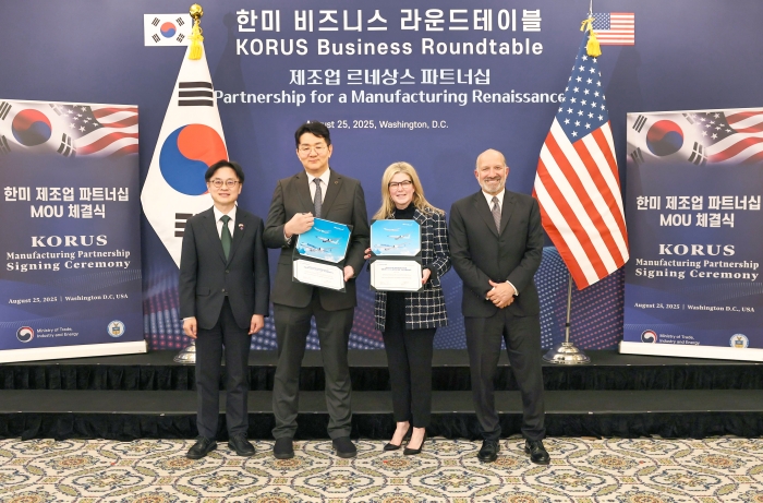 대한항공이 25일 워싱턴 현지에서 보잉 차세대 고효율 항공기 103대 구매를 위한 양해각서를 체결하고 19대 분량의 예비 엔진 구매 및 엔진 정비 서비스 계약도 추진한다. 사진=대한항공 제공