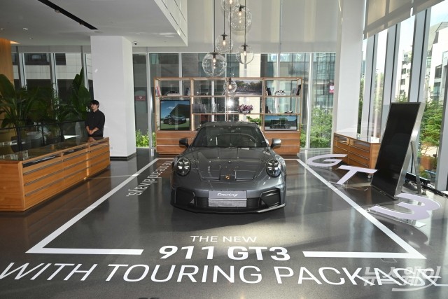 포르쉐 GT3 모델 25주년 기념···'신형 911 GT3 투어링 패키지' 공개