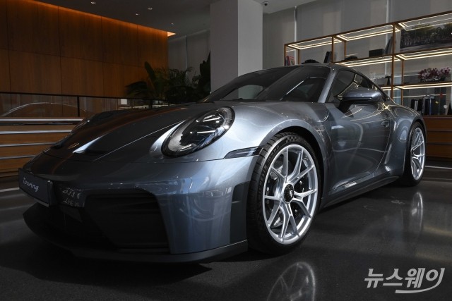 자연흡기 4.0 리터 박서 엔진 탑재된 '신형 911 GT3 투어링 패키지'···제로백 3.4초
