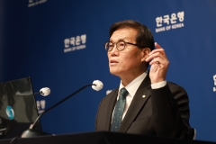 이창용 총재 "내년 상반기까지 금리 인하 기조 가능성"(종합)