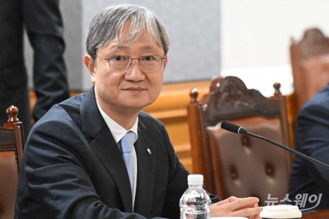 이찬진 금감원장, 저축은행 CEO와 간담회···"소비자보호·건전성 회복 총력"