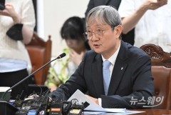 이찬진 금감원장 "저축은행 규제 완화보다 건전성 회복 우선"