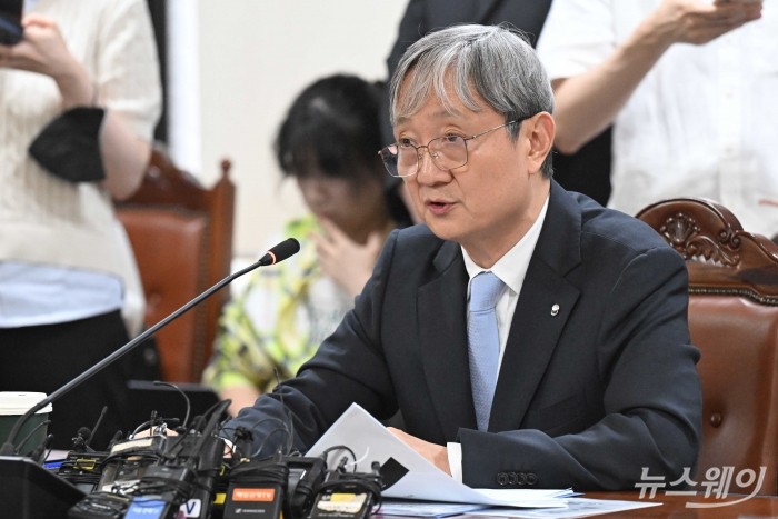 이찬진 금융감독원장이 28일 오후 서울 중구 은행회관에서 열린 은행장 간담회에서 모두발언을 하고 있다. 사진=강민석 기자 kms@newsway.co.kr