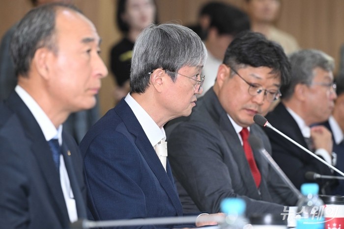 이찬진 금융감독원장이 1일 오후 서울 종로구 생명보험교육문화센터에서 열린 보험사 최고경영자 간담회에서 모두발언을 하고 있다. 사진=강민석 기자 kms@newsway.co.kr