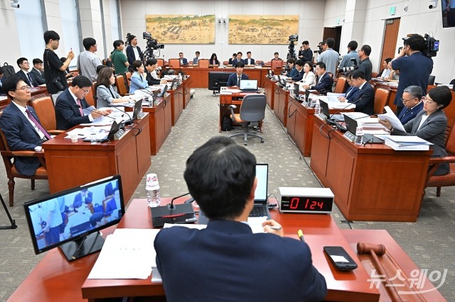 국회 인사청문회 출석한 최교진 사회부총리 겸 교육부 장관 후보자