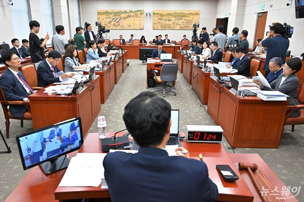 국회 인사청문회 출석한 최교진 사회부총리 겸 교육부 장관 후보자