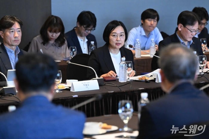 한성숙 중소벤처기업부 장관이 2일 오후 서울 중구 더플라자호텔에서 열린 중소기업 기술탈취 근절을 위한 두 번째 간담회에서 모두발언을 하고 있다. 사진=강민석 기자 kms@newsway.co.kr