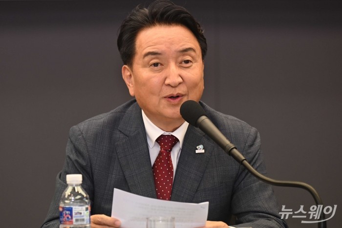 김영환 충청북도지사가 4일 오전 서울 중구 한국프레스센터에서 열린 2025 제천국제한방천연물산업엑스포 기자간담회에서 개회사를 하고 있다. 사진=강민석 기자 kms@newsway.co.kr