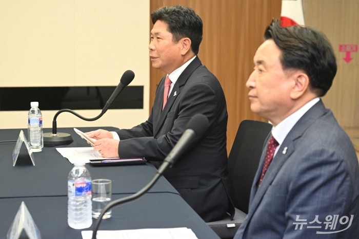 (왼쪽)김창규 제천시장이 4일 오전 서울 중구 한국프레스센터에서 열린 2025 제천국제한방천연물산업엑스포 기자간담회에서 환영사를 하고 있다. 사진=강민석 기자 kms@newsway.co.kr