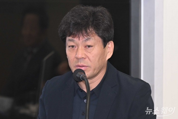정길 제천국제한방천연물산업엑스포 조직위원회 사무총장이 4일 오전 서울 중구 한국프레스센터에서 열린 2025 제천국제한방천연물산업엑스포 기자간담회에서 발표를 하고 있다. 사진=강민석 기자 kms@newsway.co.kr