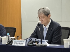 이찬진 "소비자보호는 종국적 목표"···저축은행, 중저신용 대출·M&A 지원 건의(종합)