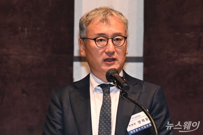 양희동 한국경영학회 회장이 5일 오전 서울 중구 웨스틴조선에서 열린 희망중소기업포럼에서 개회사를 하고 있다. 사진=강민석 기자 kms@newsway.co.kr