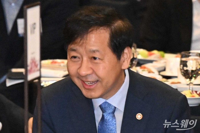 구윤철 경제부총리 겸 기획재정부 장관이 5일 오전 서울 중구 웨스틴조선에서 열린 희망중소기업포럼에서 미소를 짓고 있다. 사진=강민석 기자 kms@newsway.co.kr