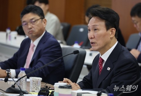 김민석 총리, 한국거래소에서 열린 자본시장 활성화 간담회 참석