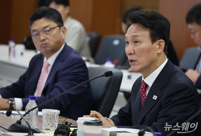 김민석 국무총리가 8일 오전 서울 영등포구 KRX서울사옥에서 열린 자본시장 활성화를 위한 현장 간담회에 참석해 인사말을 하고 있다. 사진=청사사진기자단