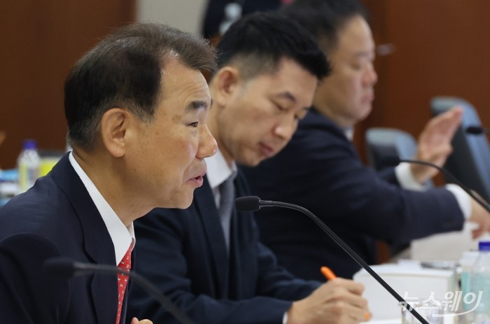 정은보 KRX 이사장이 8일 오전 서울 영등포구 KRX서울사옥에서 열린 자본시장 활성화를 위한 현장 간담회에 참석해 환영사를 하고 있다. 사진=청사사진기자단