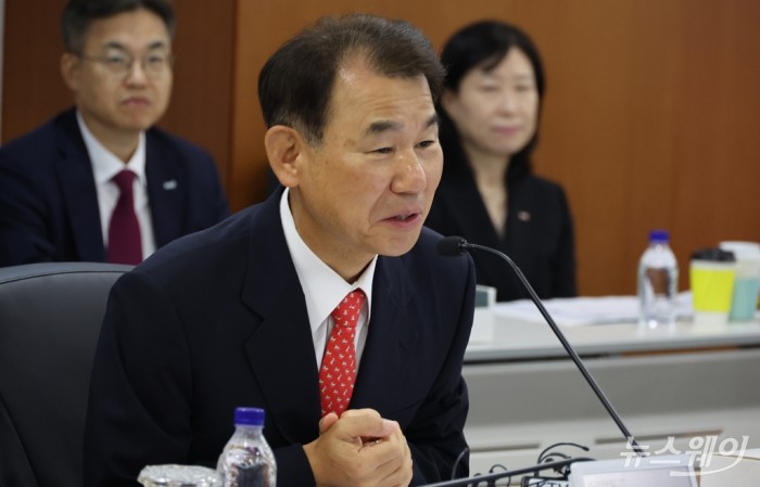 정은보 KRX 이사장이 8일 오전 서울 영등포구 KRX서울사옥에서 열린 자본시장 활성화를 위한 현장 간담회에 참석해 환영사를 하고 있다. 사진=청사사진기자단