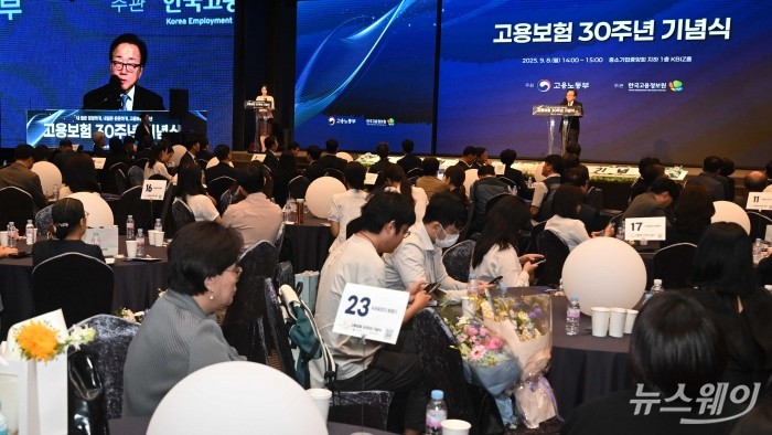 이동근 한국경영자총협회 상근부회장이 8일 오후 서울 여의도 중소기업중앙회에서 열린 고용보험 30주년 기념식에서 축사를 하고 있다. 사진=강민석 기자 kms@newsway.co.kr