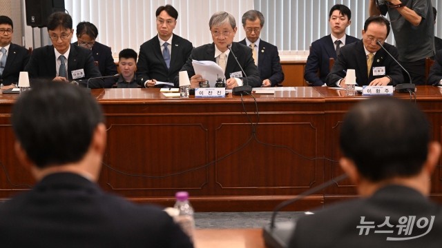 금융사 CEO 19명 소집 시킨 이찬진 금감원장···이사회 책임강화 등 새 기준 제시