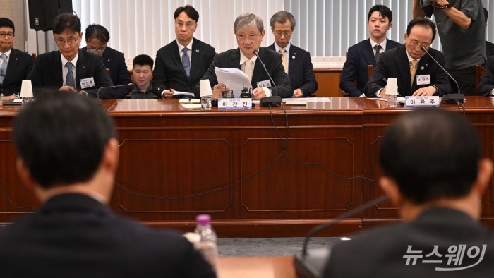 이찬진 금융감독원장이 9일 오후 서울 여의도 금융감독원 본원에서 열린 '금융소비자보호 거버넌스 관련 전(全) 금융권 간담회'에서 모두발언을 하고 있다. 사진=강민석 기자 kms@newsway.co.kr