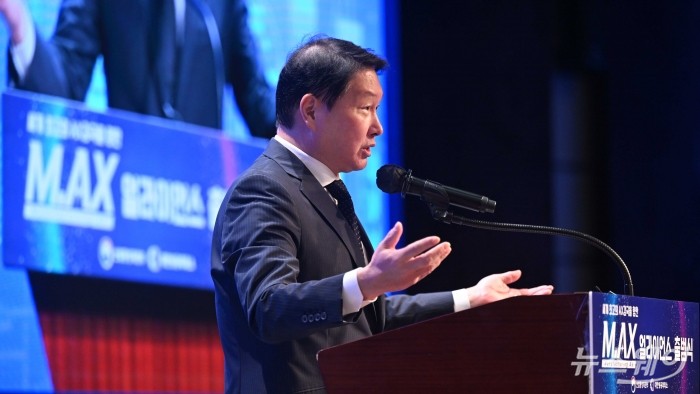 최태원 대한상공회의소 회장 겸 SK그룹 회장이 10일 오후 서울 중구 웨스틴조선호텔에서 진행된 제조 인공지능 전환(AX) 얼라이언스 출범식에서 축사하고 있다. 사진=강민석 기자 kms@newsway.co.kr