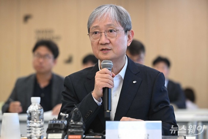 이찬진 금융감독원장이 11일 오후 서울 강남구 네이버스퀘어 역삼에서 열린 빅테크 CEO 간담회에서 모두발언을 하고 있다. 사진=강민석 기자 kms@newsway.co.kr