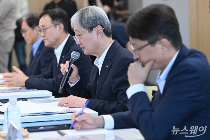 이찬진 금융감독원장이 11일 오후 서울 강남구 네이버스퀘어 역삼에서 열린 빅테크 CEO 간담회에서 모두발언을 하고 있다. 사진=강민석 기자 kms@newsway.co.kr