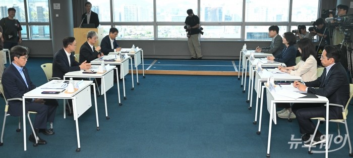 이찬진 금융감독원장이 11일 오후 서울 강남구 네이버스퀘어 역삼에서 열린 빅테크 CEO 간담회에서 모두발언을 하고 있다. 사진=강민석 기자 kms@newsway.co.kr