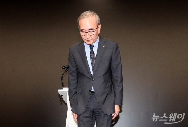 KT, 全 고객 위약금 면제···반년간 매달 100GB 데이터 지원