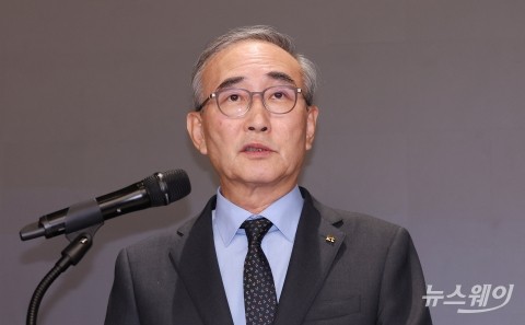 소액결제 피해 관련 기자 브리핑하는 김영섭 KT 대표