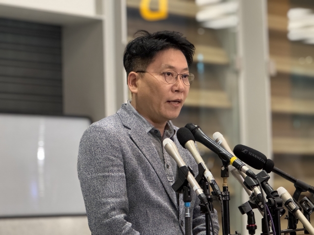 '330명 무사 귀국'···김동명 LG엔솔 대표 "기쁘고 뭉클하다"