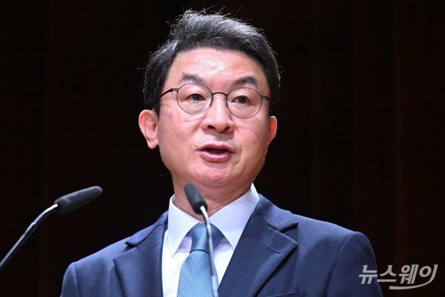 이억원 금융위원장, 첫날부터 광폭 행보···"감독체계 개편 미래지향적으로"(종합)