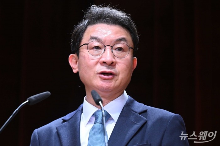 이억원 신임 금융위원회 위원장이 15일 오후 서울 종로구 정부서울청사에서 열린 제 11대 금융위원장 취임식에서 취임사를 하고 있다. 사진=강민석 기자 kms@newsway.co.kr