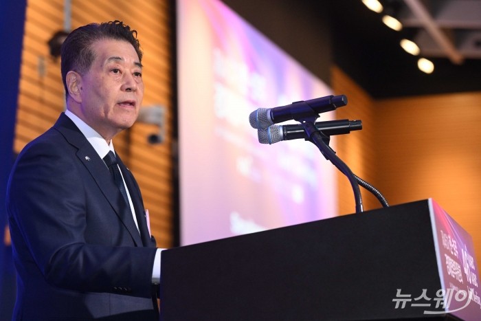 장인화 포스코홀딩스 회장이 17일 오전 서울 여의도 FKI 컨퍼런스센터에서 열린 제46차 한-호주 경제협력위원회 합동회의에서 축사를 하고 있다. 사진=강민석 기자 kms@newsway.co.kr