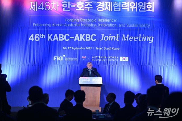 '경제협력위원회 합동회의' 축사 밝히는 마틴 퍼거슨 AKBC 회장