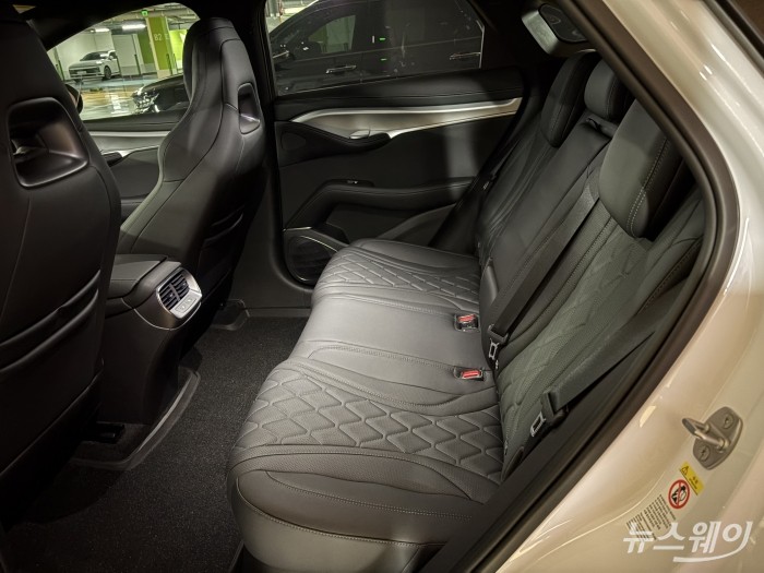 BYD '씨라이언7' 차량의 2열 실내 공간. 사진=황예인 기자