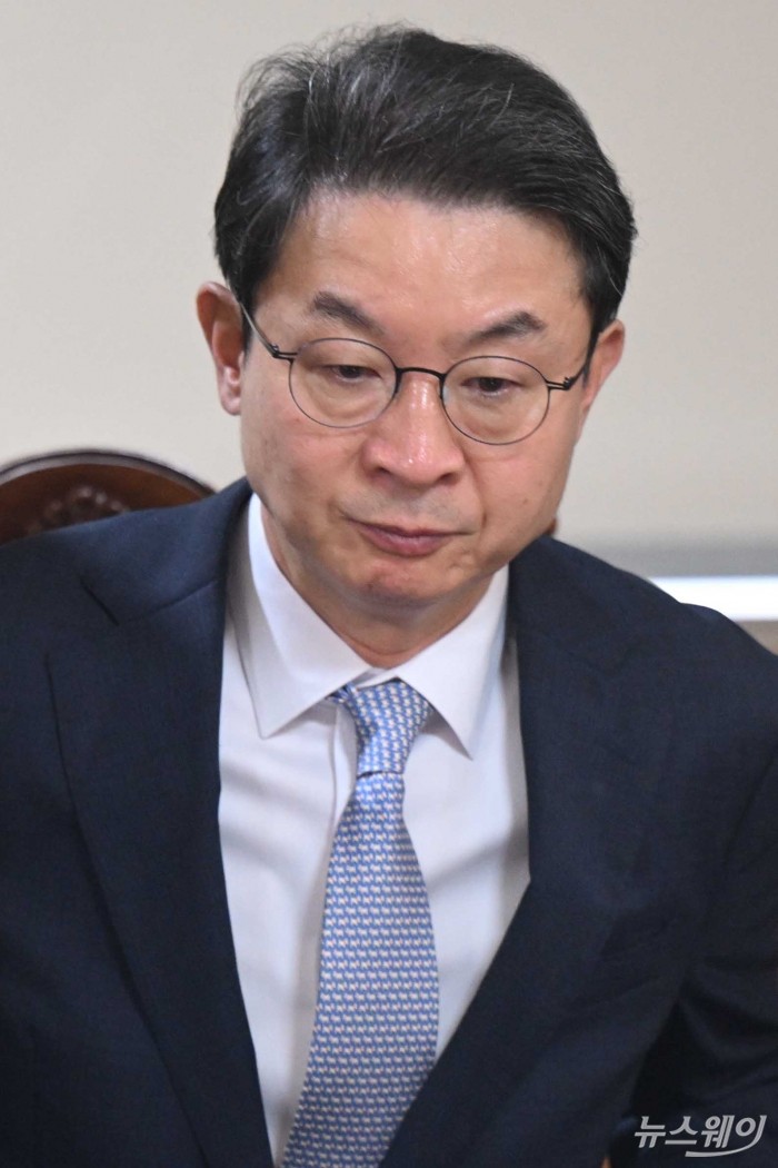 이억원 금융위원회 위원장이 18일 오전 서울 중구 은행회관에서 열린 확대 거시경제금융회의에 참석해 자리하고 있다. 사진=강민석 기자 kms@newsway.co.kr