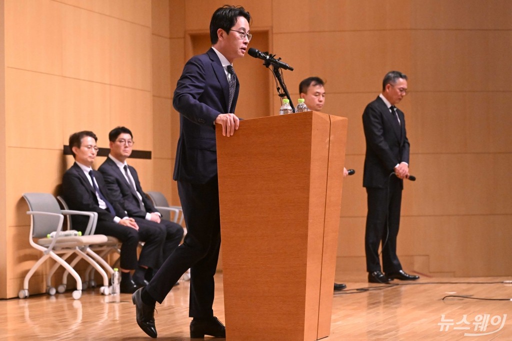 '롯데카드 해킹 사태'···한 다리 뒤로 뺀 체 답변하는 조좌진 대표