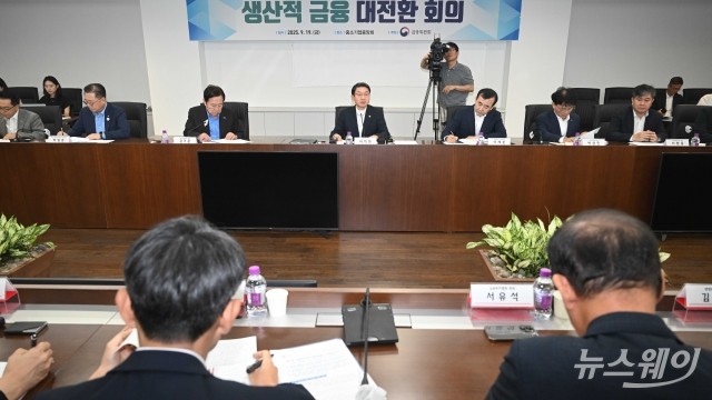 모두발언 하는 이억원 금융위원장