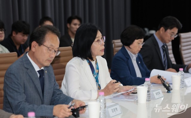 '해킹 피해' 롯데카드 본사 찾은 민주·혁신당···"부실경영 의심"