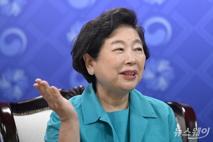 현정은 현대그룹 회장이 22일 오후 서울 종로구 정부서울청사를 찾아 정동영 통일부 장관과 면담을 하고 있다. 사진=강민석 기자 kms@newsway.co.kr