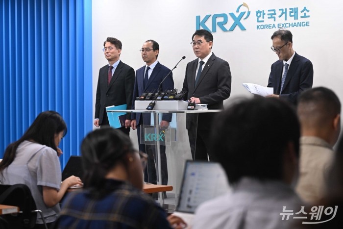 이승우 금융감독원 부원장보가 23일 오전 서울 여의도 한국거래소에서 열린 주가조작근절 합동대응단에서 발표를 하고 있다. 사진=강민석 기자 kms@newsway.co.kr