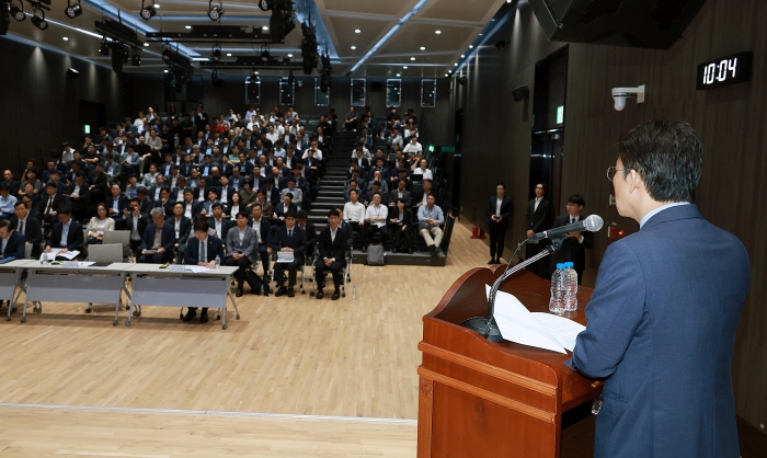 권대영 금융위원회 부위원장이 23일 오전 서울 여의도 KB국민은행 신관에서 전 금융권 정보보호최고책임자(CISO)를 소집해 긴급 회의를 열고 있다. 사진=금융위 제공
