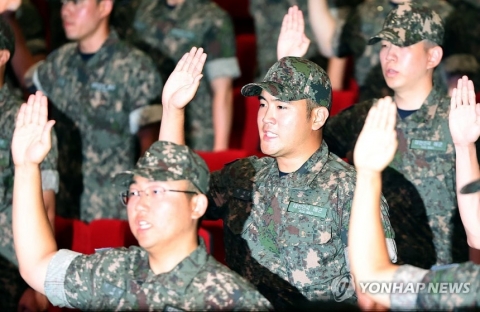&quot;필승! 포기하지 않겠습니다&quot;···이재용 아들 지호씨, 해군 사관후보생 입교