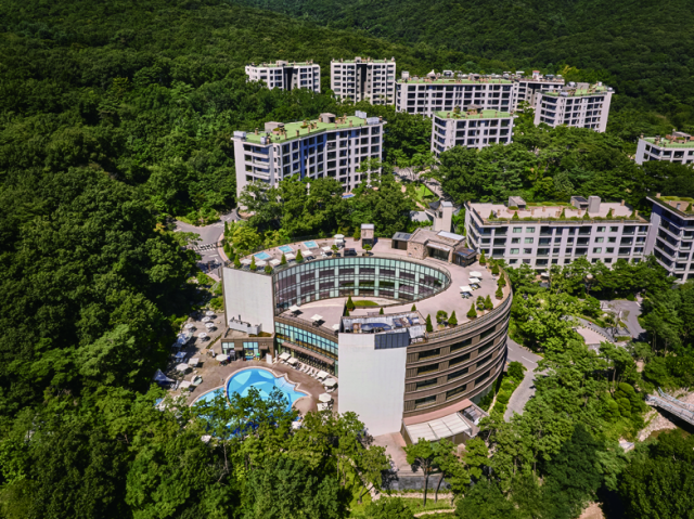 한화, 300억 저비용 인수로 프리미엄 리조트 경쟁 돌입