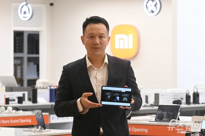 조니 우 샤오미코리아 사장이 'Xiaomi 스토어 서울 NC이스트폴 구의점' 정식 개장을 사흘 앞두고 25일 오전 서울 광진구 풀만 앰배서더 이스트폴에서 자사 최초의 플래그십 미니 태블릿 '샤오미 패드 미니'를 소개하고 있다. 사진=강민석 기자 kms@newsway.co.kr