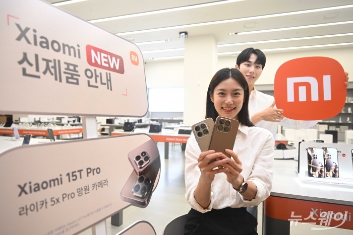 샤오미코리아가 'Xiaomi 스토어 서울 NC이스트폴 구의점' 정식 개장을 사흘 앞두고 25일 오전 서울 광진구 풀만 앰배서더 이스트폴에서 '샤오미 15 시리즈' 신제품 등을 소개하고 있다. 사진=강민석 기자 kms@newsway.co.kr