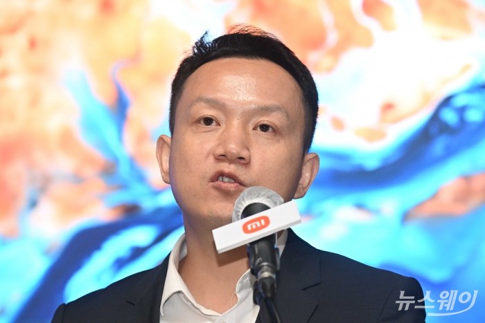 조니 우 샤오미코리아 사장이 25일 오전 서울 광진구 풀만 앰배서더 이스트폴에서 열린 'Xiaomi 2025 하반기 기자간담회'에서 환영사를 하고 있다. 사진=강민석 기자 kms@newsway.co.kr