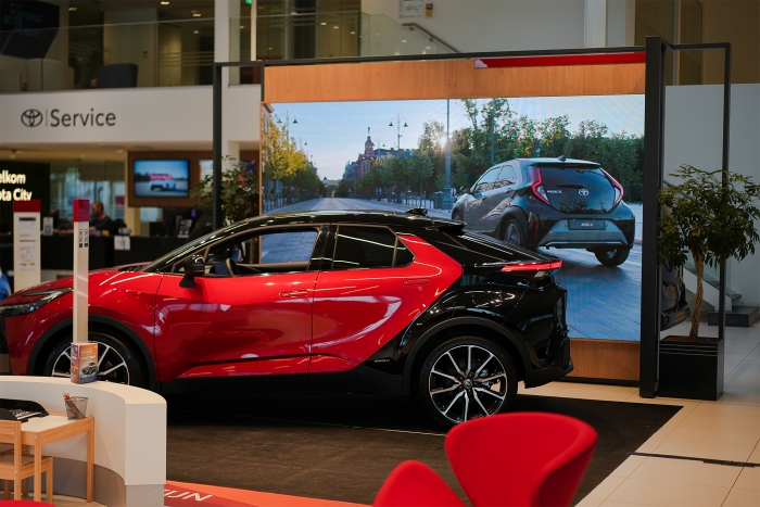삼성전자가 스페인 산티아고 데 콤포스텔라에 위치한 '토요타(TOYOTA)' 매장에 스마트 사이니지를 공급했다. 사진=삼성전자 제공