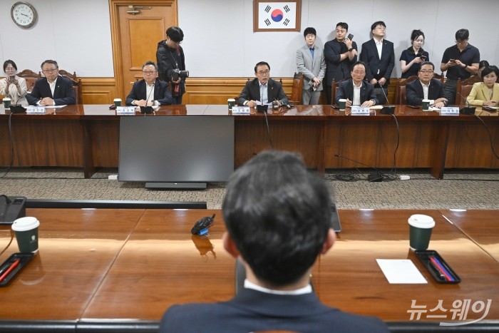조용병 은행연합회장이 29일 오후 서울 중구 은행회관에서 열린 은행장 간담회에서 모두발언을 하고 있다. 사진=강민석 기자 kms@newsway.co.kr